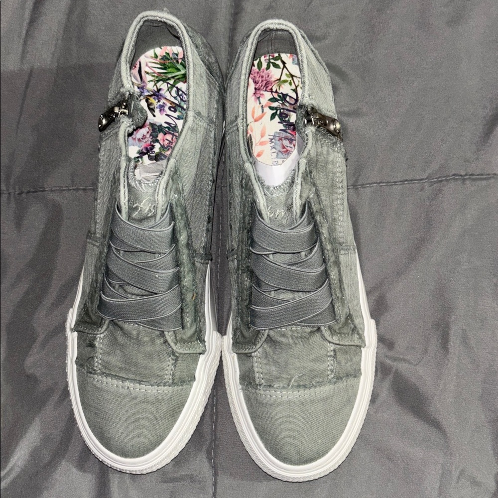 Gray Casual Sneakers with Zipper Detail Blowfish size 9.5 women’s - Picture 3 of 6